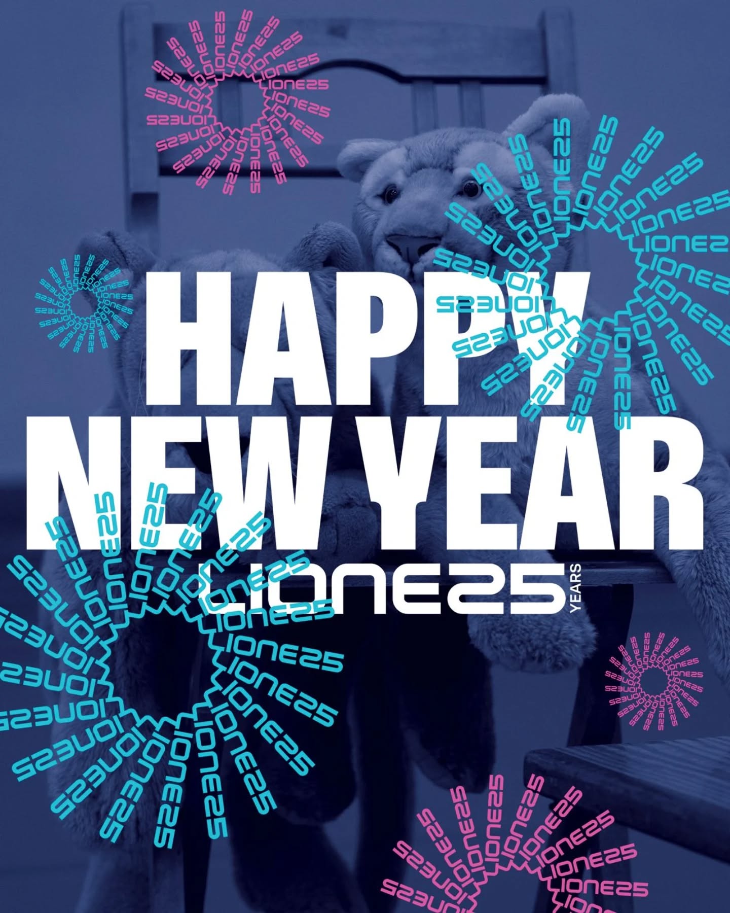 2025 war ein Jahr voller Einsatz, Emotionen und Teamgeist!💙🤍🦁
🔵⚪️
Wir haben gemeinsam gekämpft, gefeiert, gelernt und sind als Verein weiter zusammengewachsen. Siege, Niederlagen, harte Trainings und unvergessliche Momente, all das hat uns geprägt und stärker gemacht.

Ein grosses Dankeschön geht an alle Spieler:innen, Trainer:innen, Schiedsrichter:innen, Helfer:innen, Funktionär:innen, Fans und Unterstützer:innen. Ohne euren freiwilligen Einsatz, eure Zeit und eure Leidenschaft wäre unser Vereinsleben nicht möglich!❤️

Jetzt freuen wir uns auf ein neues Jahr 2026 voller Energie, Teamspirit und Leidenschaft! Nicht zu vergessen folgt im neuen Jahr auch das 25-jährige Jubiläum von Lioness!🔥🎉
🔵⚪️
#lioness #floorballzurichlioness #happynewyear #Lione25