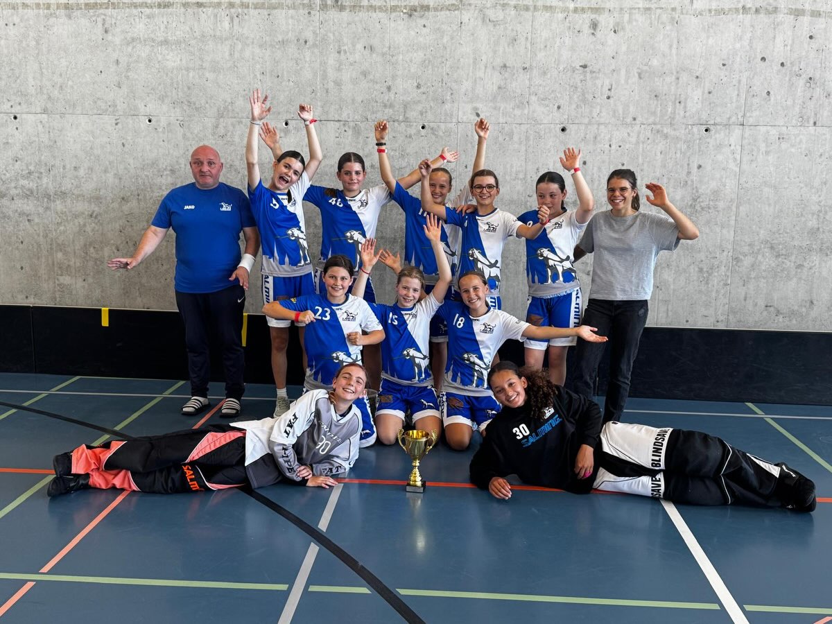 🏆 C-Blau gewinnt die Chilis-Trophy 2026!💙🤍🦁

Was für ein starkes Turnier unserer C-Blau! Mit 7 Siegen aus 7 Spielen und einem beeindruckenden Torverhältnis von 55:5 sichern sich unsere Spielerinnen souverän den Turniersieg. 💪🦁

Eine unglaubliche Teamleistung, viel Einsatz und jede Menge Tore! 🔥

Herzliche Gratulation, C-Blau – ihr habt euch diesen Titel verdient! 🏆💙

#floorballzurichlioness #juniorinnen #unihockey